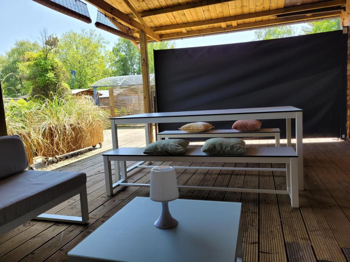 Rustig Gelegen Chalet Solvo Met Terras Aan Het Water Geel Exterior photo