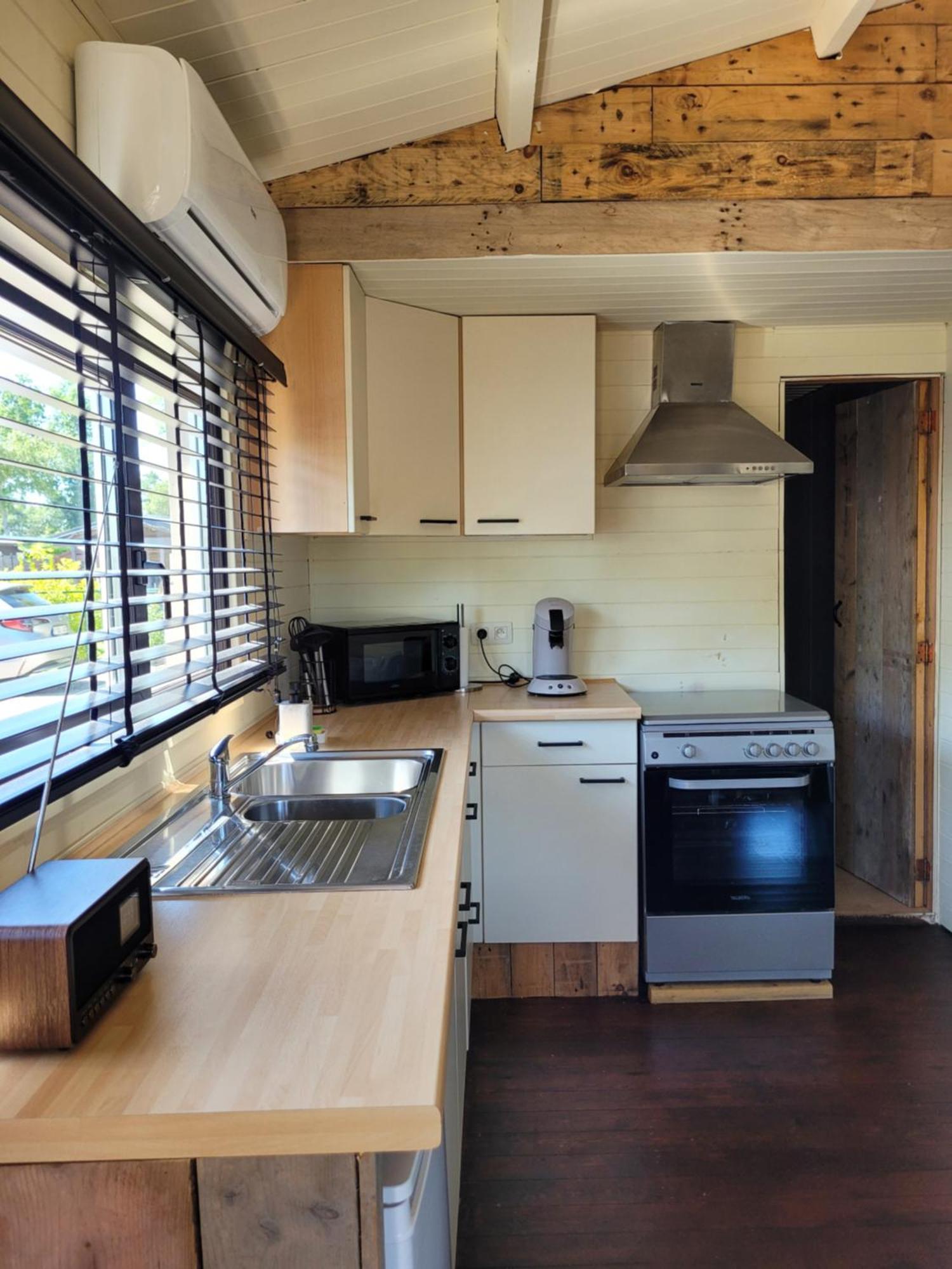 Rustig Gelegen Chalet Solvo Met Terras Aan Het Water Geel Exterior photo